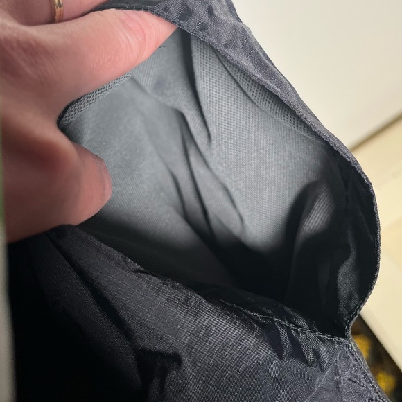 Land’s End camo/black Boys windbreaker. Size Medium 10/12. EUC Like new! - Picture 4 of 9